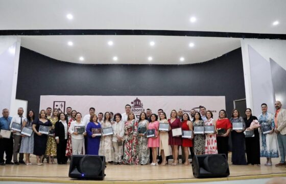 Conmemoran el Día del Maestro con el reconocimiento a la trayectoria docente en el “Maestro distinguido 2025”