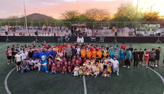 Inaugura “El Cubano” el “Stadium Ferrelectrica de Caborca”