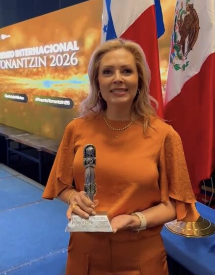 Por tercera ocasión, recibe Larissa Salazar el premio internacional Tonantzin 2026 a nombre de DIF Caborca
