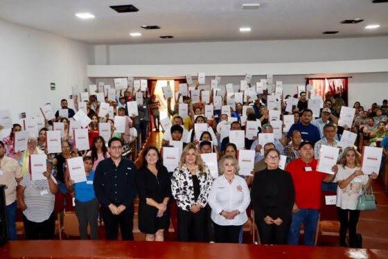 Entregan 140 escrituras a familias de Palo Verde, Juan Chait I y Juan Chait II.