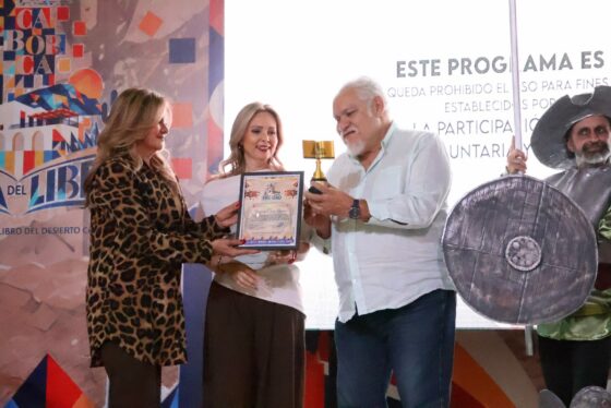 Con lleno total, Joaquín Cosío participa en la FILDEC 2026.