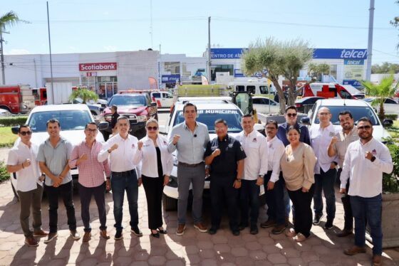Entrega “El Cubano” vehículos, maquinaria y equipamiento con inversión superior a 2.3 millones de pesos.